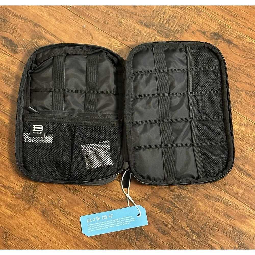 NWT BAGSMART Electronics Cables Organizer Travel Case Cord Bag Cables Tech Gray